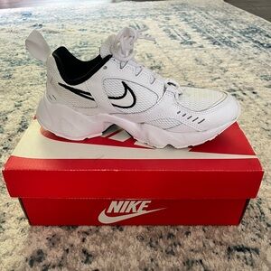 Women’s Nike Air Heights